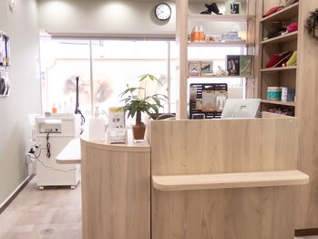 足楽 神田神保町店/明るい店内