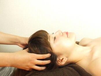 グレースフィオーレ モラージュ柏店(gracefiore)の写真/【単なるヘッドスパを超えた極上の体験を!】頭、首、肩だけでなく、お顔までマッサージ♪技術力に自信あり!