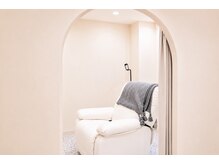 ロレインブロウ 茨木駅前店の雰囲気（完全個室★"フカフカ"のリクライニングチェアでゆったり施術♪）