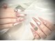 ヘレンネイル(HELEN NAIL)の写真/【マグネット¥3,980】大人女子必見の輝き!結婚式のお呼ばれに、シンプル・華やかなヌーディーネイル☆