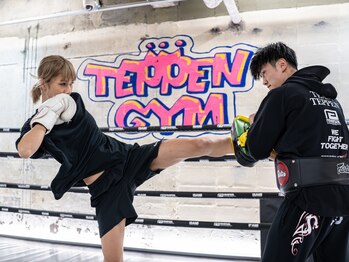テッペンジム 大阪(TEPPEN GYM)の写真/【単発OK】好きな時に無理なく楽しく通える！キックボクシングでストレス発散×ダイエット◎運動不足解消！
