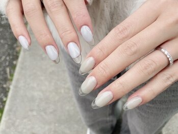 ティアレ 廿日市店(Tiare)の写真/ショートネイルや形の悩みも解決へ！自然な長さ出しで、指先をスラリと美しく魅せる理想のフォルムを実現◎