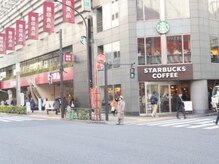 スターバックスの信号を左折します。