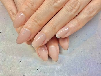 ミアネイル(Mia nail)の写真/派手なデザインができない方必見☆オフィス向けの上品&シンプルネイルが得意♪洗練されたお手元に＊