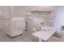 エラン(ELAN)の雰囲気（白を基調とした清潔感のある店内。）