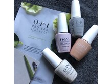 ブリューエン(bluehen)の雰囲気（ジェルは薄づきで着け心地が軽い“gel color by  OPI”を使用。）