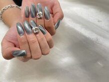 アモ(amo.)/マグネットネイルビジューネイル