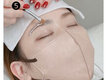 ヘイリーブロウ 京橋店/眉毛を柔らかくしていきます