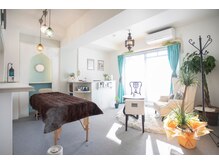 カレーズ 夙川店(Karez)/サロン内観