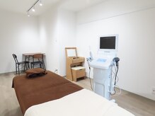 グロウ にいがた(GROW)の雰囲気（半個室のお部屋です♪ドレッサーもあるので髪型直しにどうぞ！）