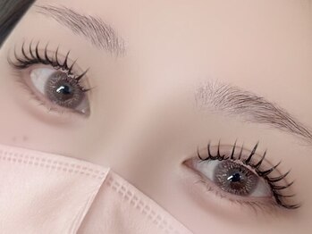 アイルーム ミニョン(eyeroom mignon)の写真/モチの良さと軽い付け心地でリピーター多数◆オトナ女性の魅力的な目元を演出★