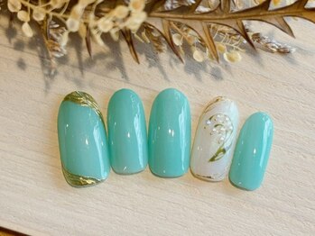 ブランシュールの写真/ハンドもフットもお得に！定額プランから自分にピッタリのお気に入りネイルを◎トレンドデザインもご用意♪