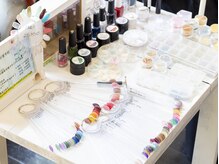 カナズネイル あざみ野(kana's nail)の雰囲気（お色は多数♪パーツも取り揃えております♪＋100円～アレンジ可）