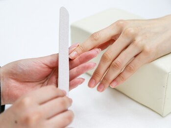 マニキュアハウス 舞浜イクスピアリ店の写真/自爪もキレイに♪ネイルができない方におすすめ！メンズご利用◎