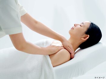 ソシエ エステティック 豊田店(SOCIE esthetic)の写真/もたつきケアですっきり印象へ◎
ハンドテクニックでアプローチし、美しいフェイスラインを目指します!