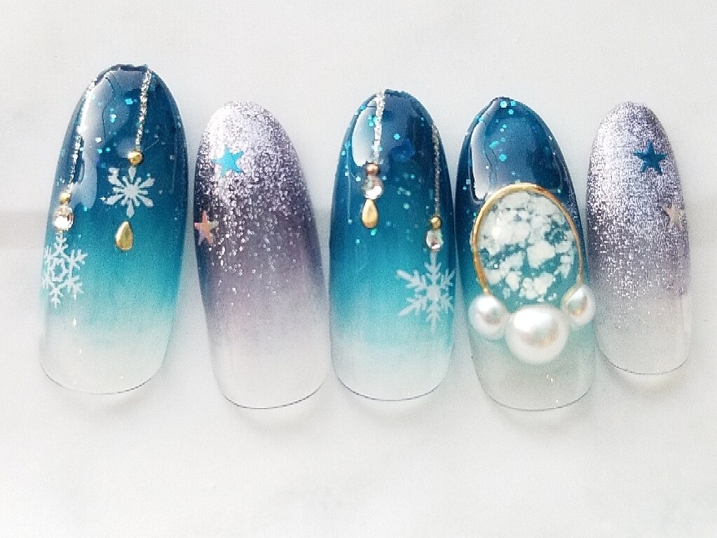 ておさん様✾ネイルチップ　クリスマス 雪 結晶 冬 スノードーム P様✾ ネイルチップ クリスマス 雪 結晶 冬 スノードーム - メルカリ