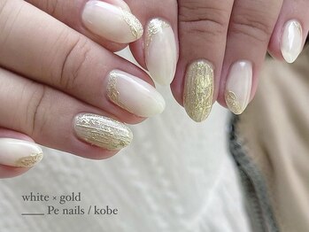ペネイル(Pe nails)/白×ゴールドシンプルニュアンス
