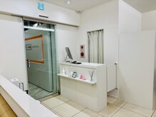 けんこうの窓口 六本木店/清潔感のある店内で癒しをお届け