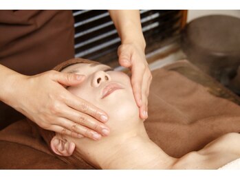 エスティ イオ(io)/美肌・デコルテから美しく！