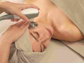 インディバサロン カルム(Calm.)の写真/【インディバ小顔フェイシャル60分】オプションとの併用でたるみ・ほうれい線改善・術後ケアにも◎