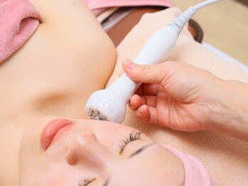 ジマココ(ZIMACOCO)の写真/エラの張りを解消！手技×ラジオ波のダブルアタックでお肌をキュッと引きしめ☆エイジングケアにも◎