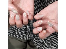 シルニー リム(Silny rim)/アシンメトリーニュアンスネイル