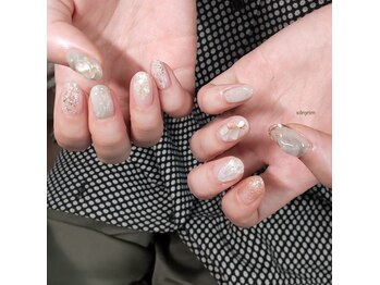 シルニー リム(Silny rim)/アシンメトリーニュアンスネイル