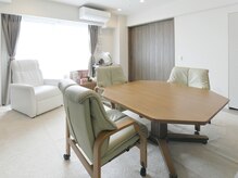 ソーレ(Sole)/《内観》明るい落ち着いた雰囲気