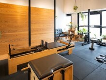 シンカ(synca)の雰囲気（マシンピラティスと筋力トレーニングの両立可能なパーソナルジム）