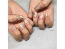 シルニー リム(Silny rim)/アシンメトリーニュアンスネイル