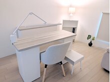 エスキース ネイルスタジオ(esquisse nail studio)の雰囲気(静かな空間で映画鑑賞してゆったりお過ごしください。)