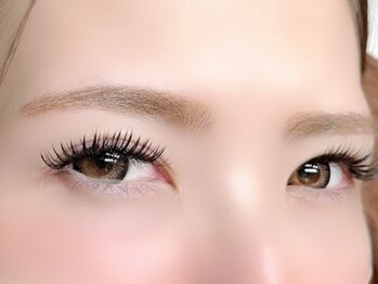 エミューアイラッシュ(emu. EYELASH)の写真/SNSで話題のダブルフラットラッシュ/３・４Dボリュームラッシュ/ブラックティントパーマで目力UP！持ちも◎