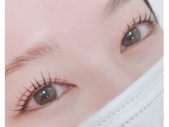 ルシェリ(Le cheri)の写真/まつ毛パーマのキープ力が自慢！駅近かつ駐車場完備の美容院と併設の快適空間でキレイを育む◎
