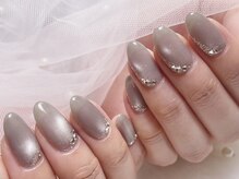 上品なネイルからシンプルなオフィスネイルまでお任せください。
