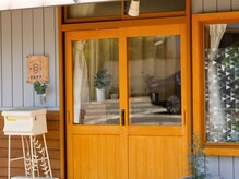 オルタナの雰囲気(表通りから一本入ったこじんまりとした静かなお店です。)