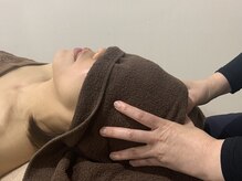 やさしい鍼灸の雰囲気（鍼灸と一緒に頭のマッサージもどうぞ。）