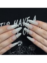 リミズネイルビューティー 名駅店(RimisNailxbeauty)/ストーンでハートの冬デザイン