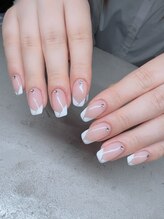 ティディーネスト(Tidynest)/変形フレンチネイル