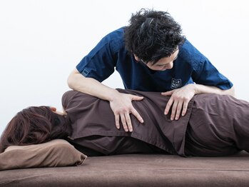 さつま骨格矯正 表参道青山院の写真/体の歪みは顔の歪みに連動!?そんな体の歪みは骨盤だけでなく、足底~肩甲骨までしっかり矯正して整える◎