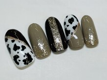 ルミエ(Lumie)/牛柄ネイル