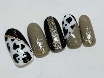 ルミエ(Lumie)/牛柄ネイル