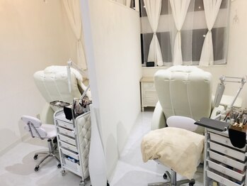 ビューティー アイラッシュ ベルウインク(Bellewink)の写真/清潔感ある白を基調とした店内で大人女性に人気のサロン★熟練スタッフによる高技術サロン♪