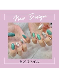 緑色ネイル