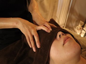 モンカルム(Mon calmne)の写真/極上ベッドスパで至福体験を♪頭部をマッサージすることで睡眠の質を上げ、首肩こりや眼精疲労の緩和にも◎