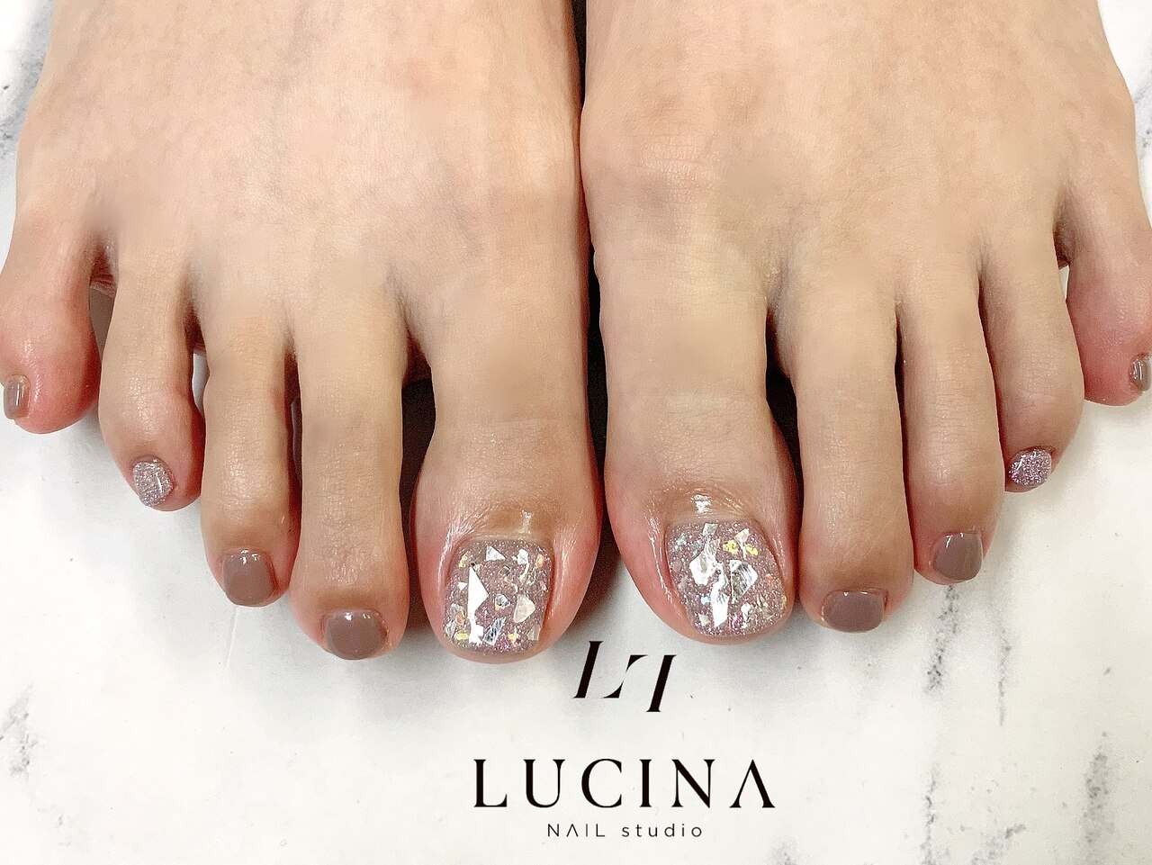 2025年-2026年冬トレンド】フット（ペディキュア）のネイルデザイン集