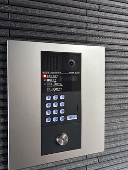 エール(AILE)/自動ドアから入るとオートロック