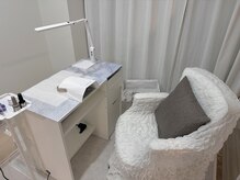 アルラビューティスタイル(ARURA Beauty Style)の雰囲気（大きめの椅子でゆったり施術♪）