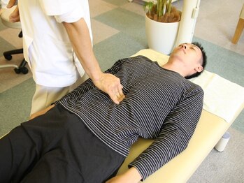 骨盤先生のカラダメンテ 秋葉原店/基本的には仰向けからスタート!
