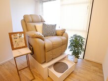 サロン カラフリー アシヤ(Salon Colorfulyy Ashiya)/フットリクライニングソファ