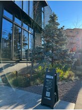 ブレス(BREATH)/大きなもみの木が目印です。